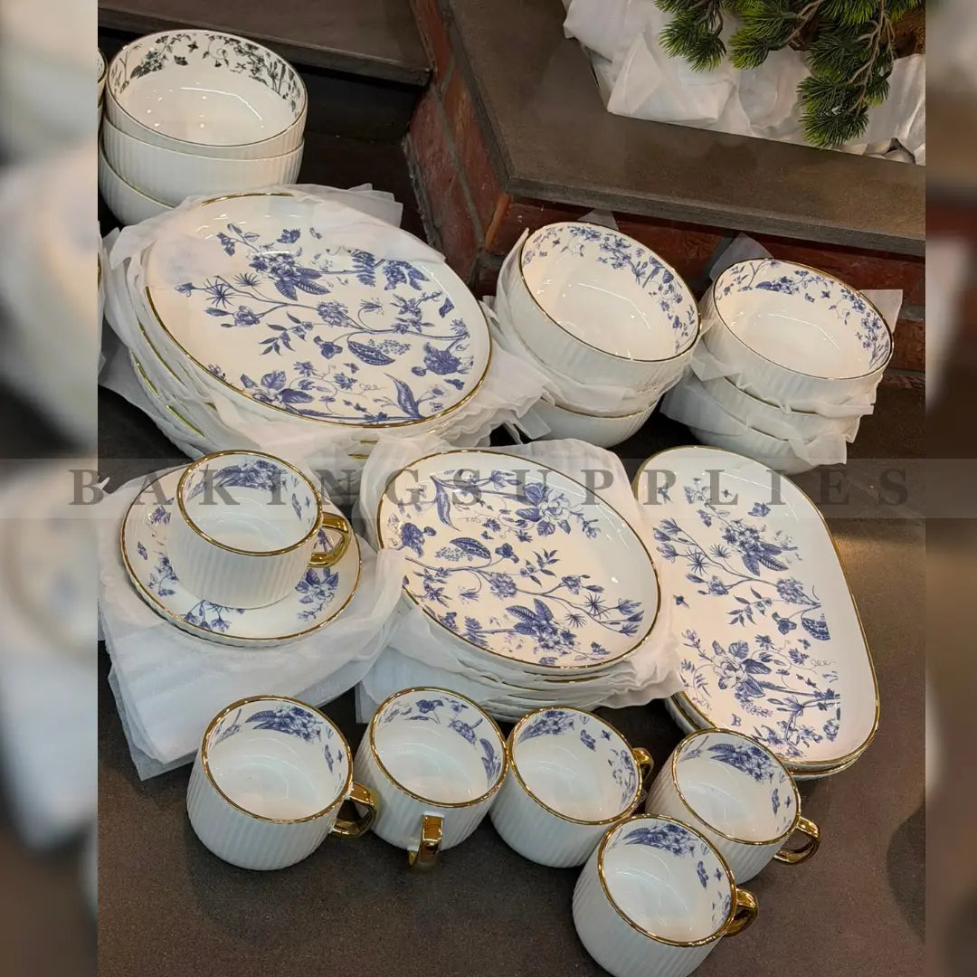 32 Piece Porcelain Dinner Set with Gold Rim