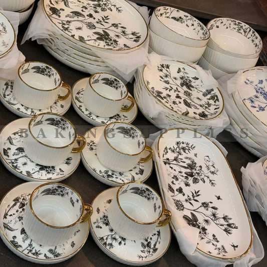 32 Piece Porcelain Dinner Set with Gold Rim