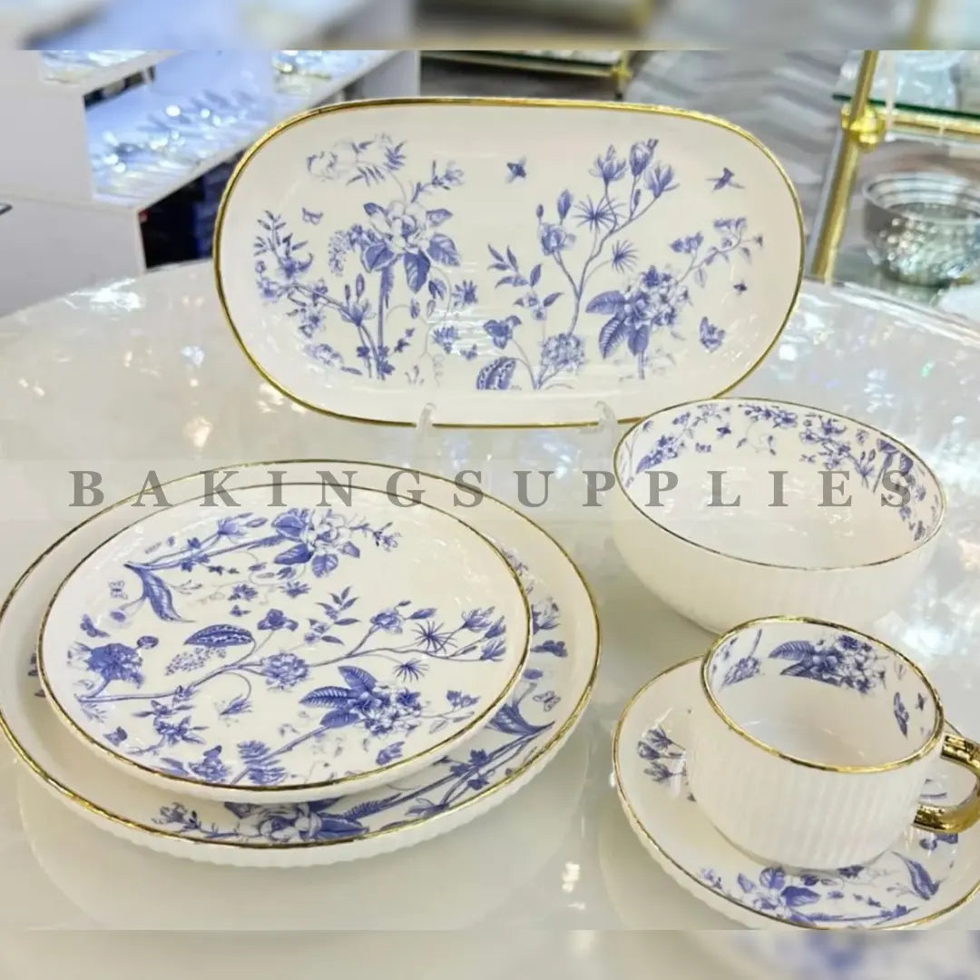 32 Piece Porcelain Dinner Set with Gold Rim