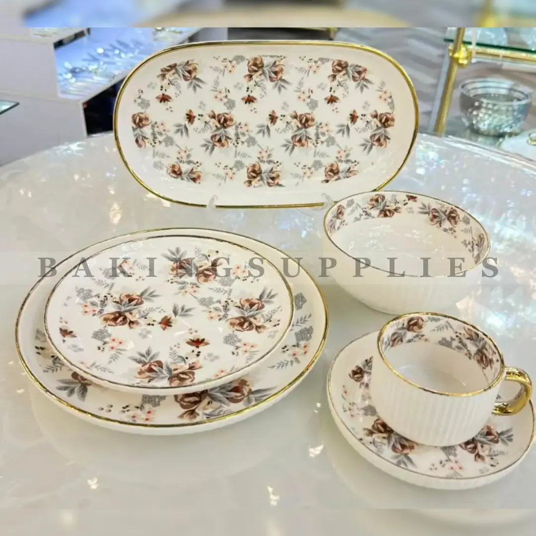 32 Piece Porcelain Dinner Set with Gold Rim